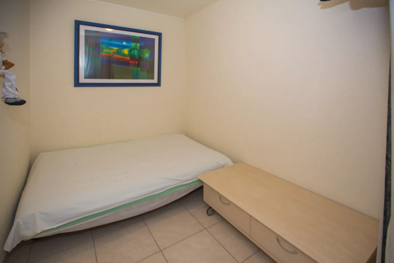 BEACH PALACE / 0401  GARAGE-Bedroom