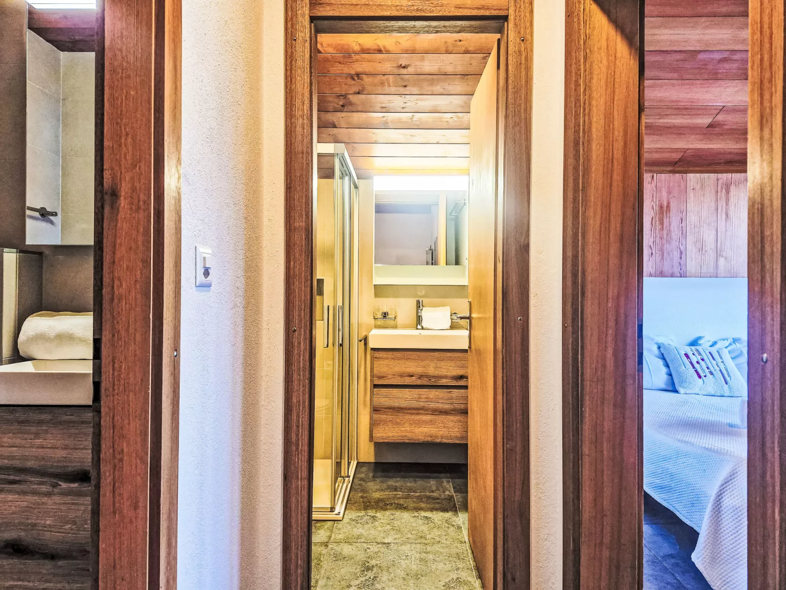 Les Genets 167D-Inside