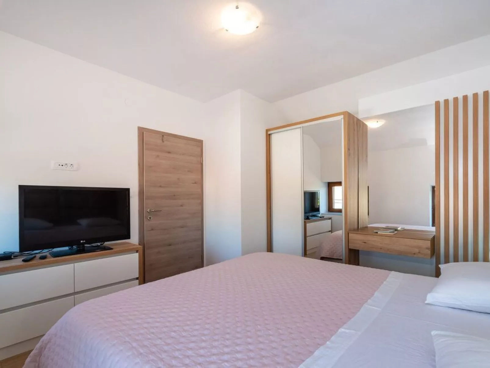 Mit Jacuzzi-TA Leut Agency-Inside