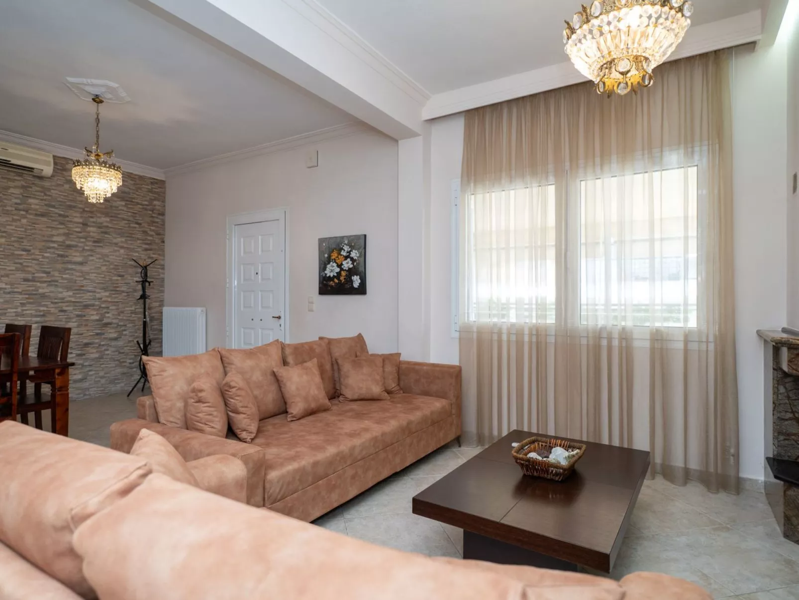 Unknown Accommodation-Dedans