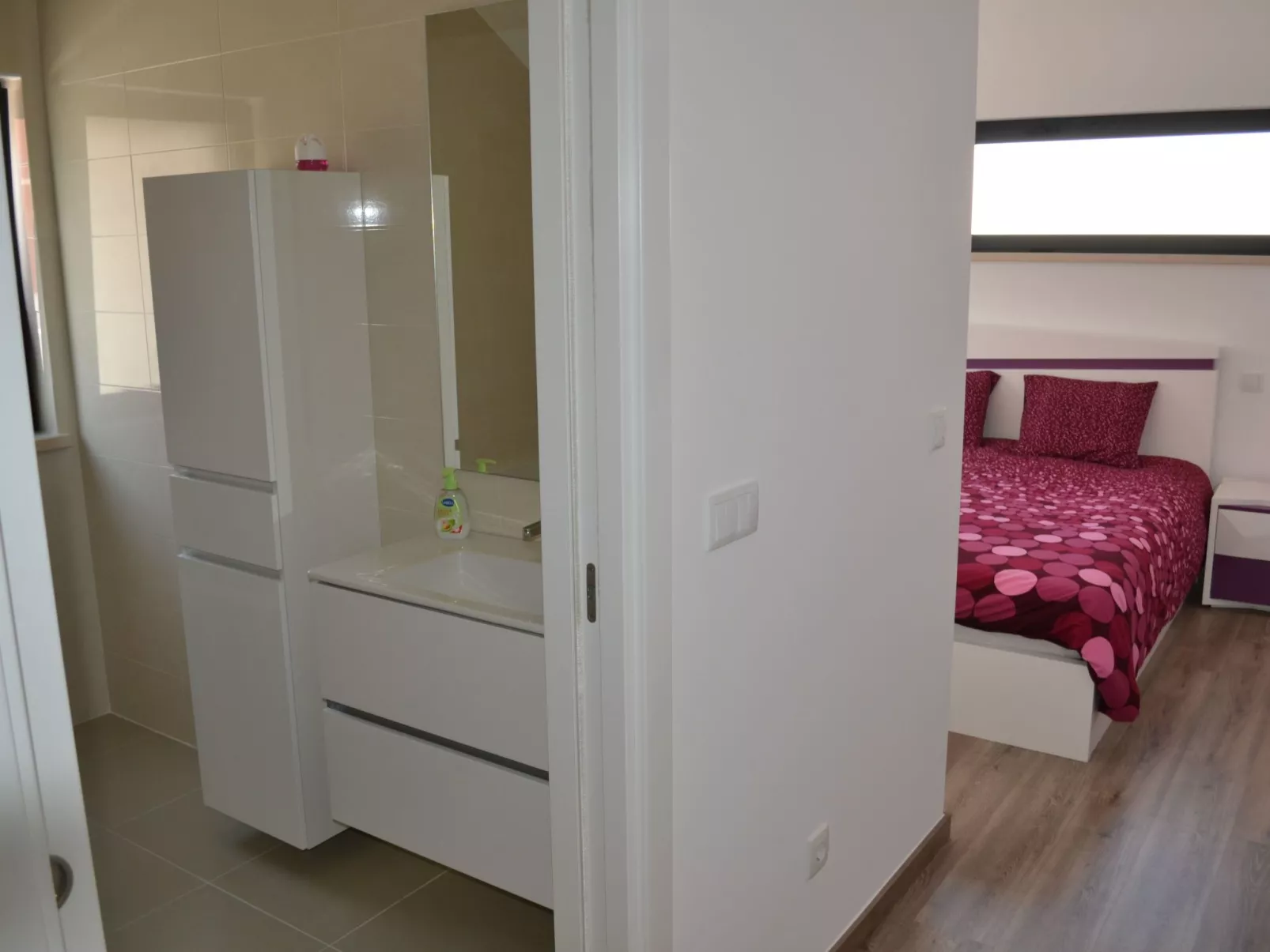 Neue moderne Villa mit privatem Pool-Dedans