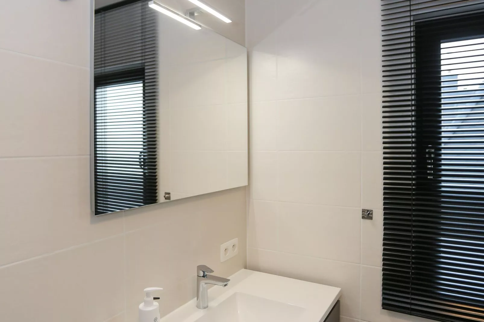 BORA BORA / 0403  GAR 281-Bathroom