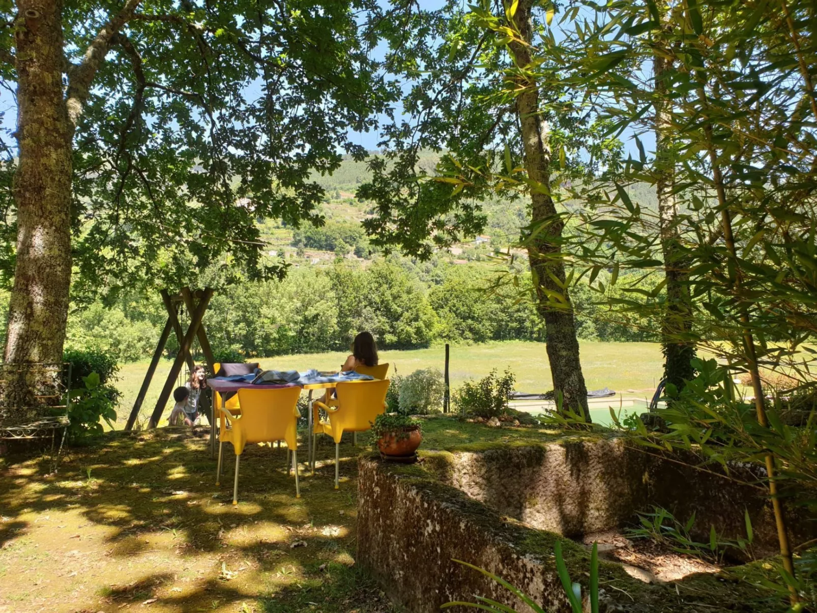 Haus jenseits des Flusses-Draußen