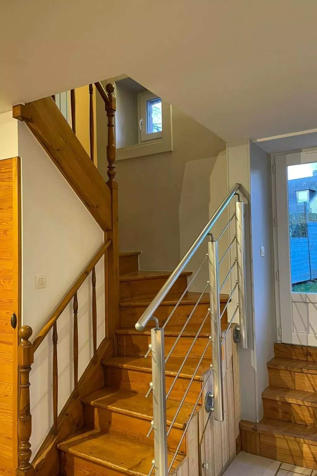 Stadthaus mit eigenem Garten und Grill-Drinnen