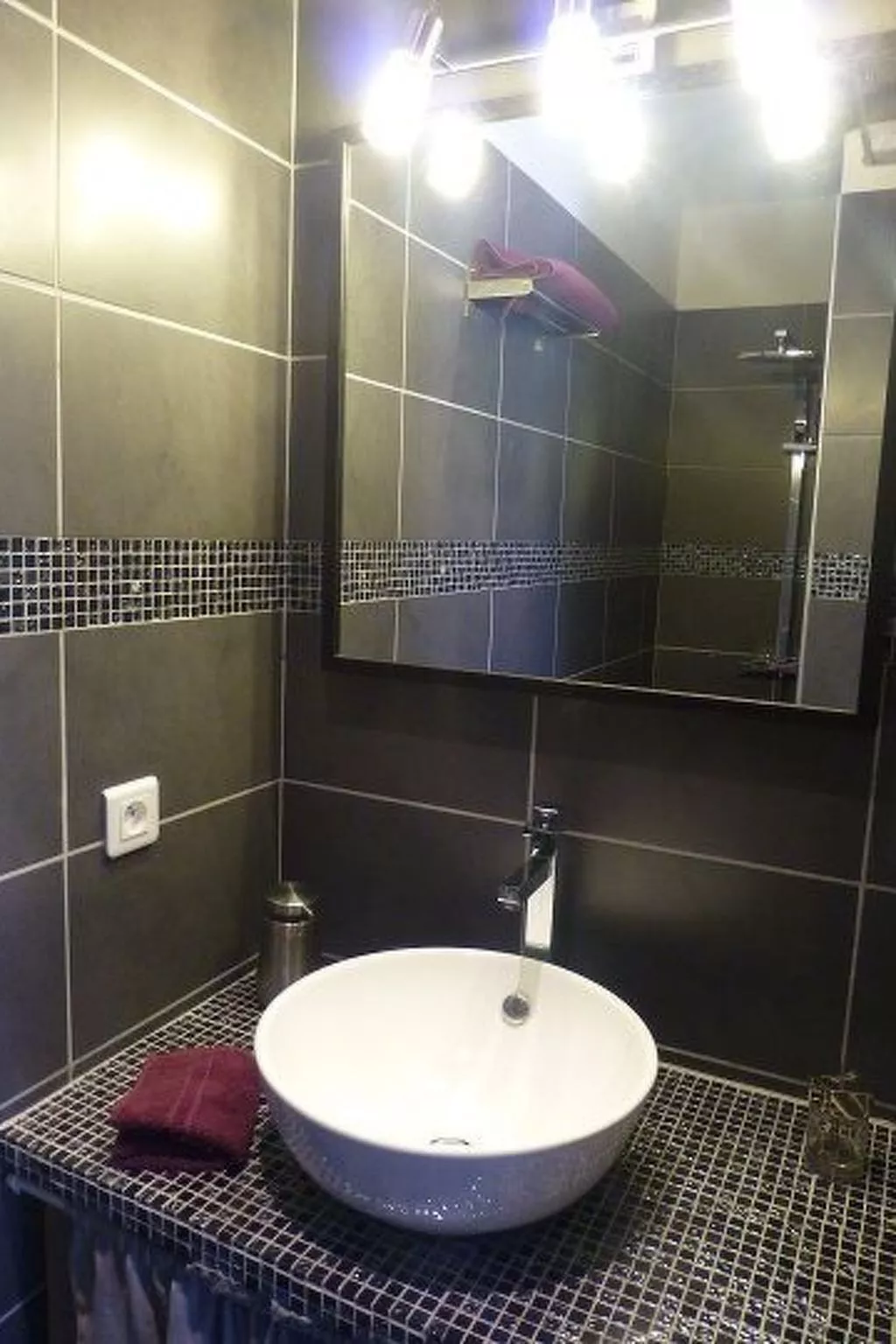 Mit eigenem Pool-Drinnen