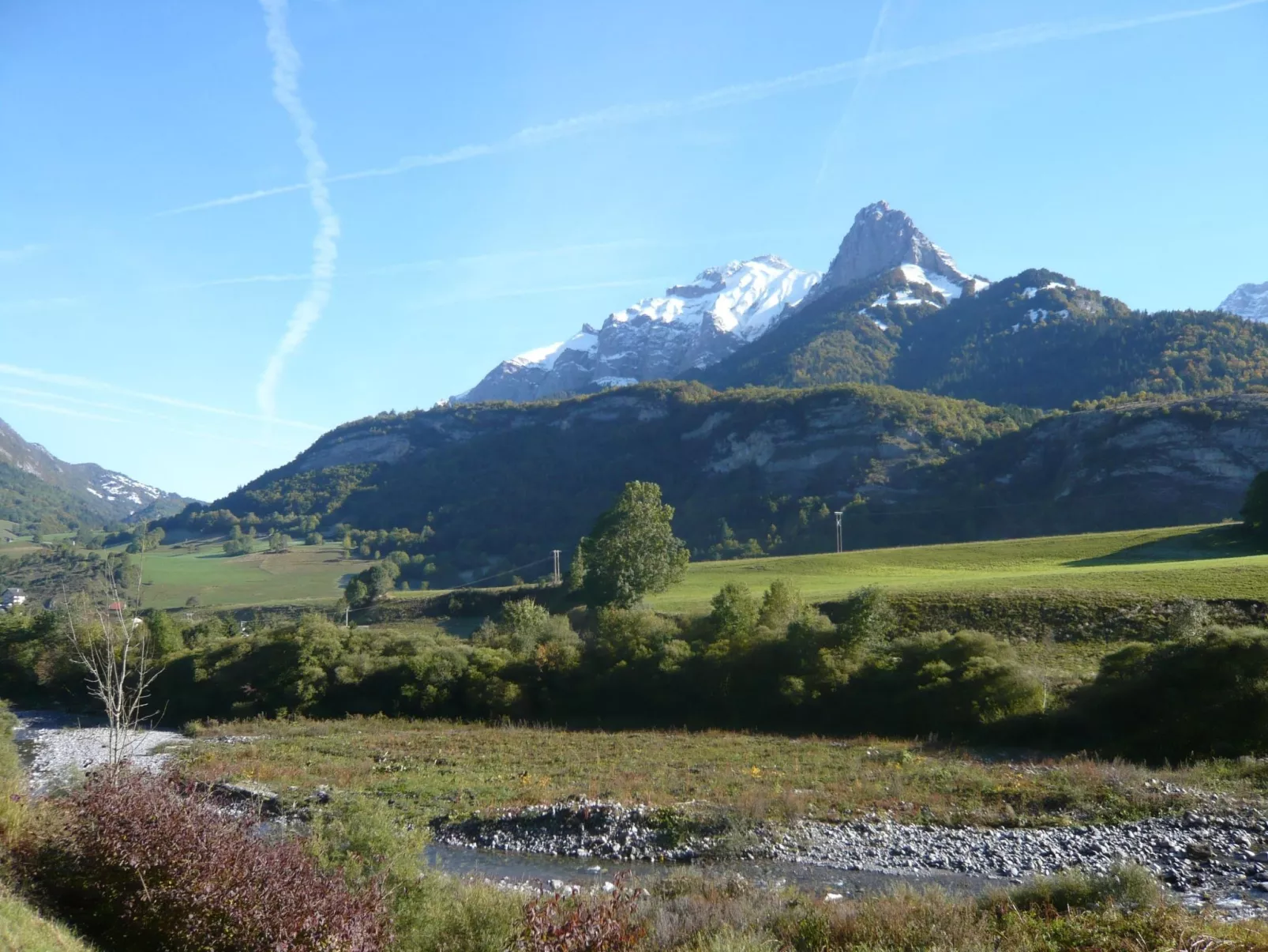 "Au Crêt du Bois" (Auf dem Wald)-Draußen