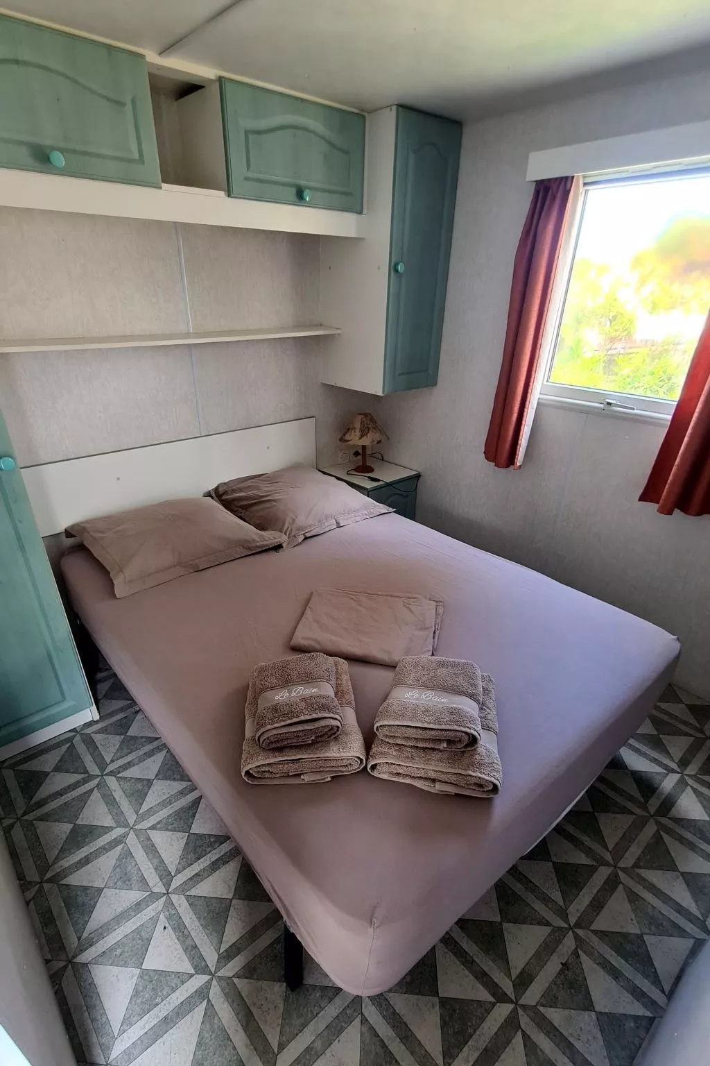 Mobiles Haus mit Blick auf das Wasser-Inside