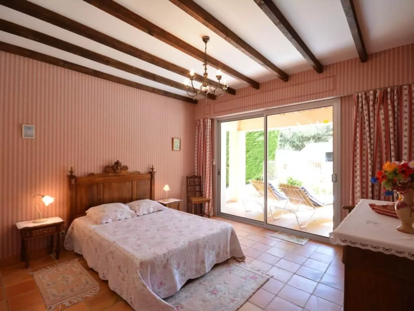 "Le Rieu" mit eigener Terrasse-Drinnen