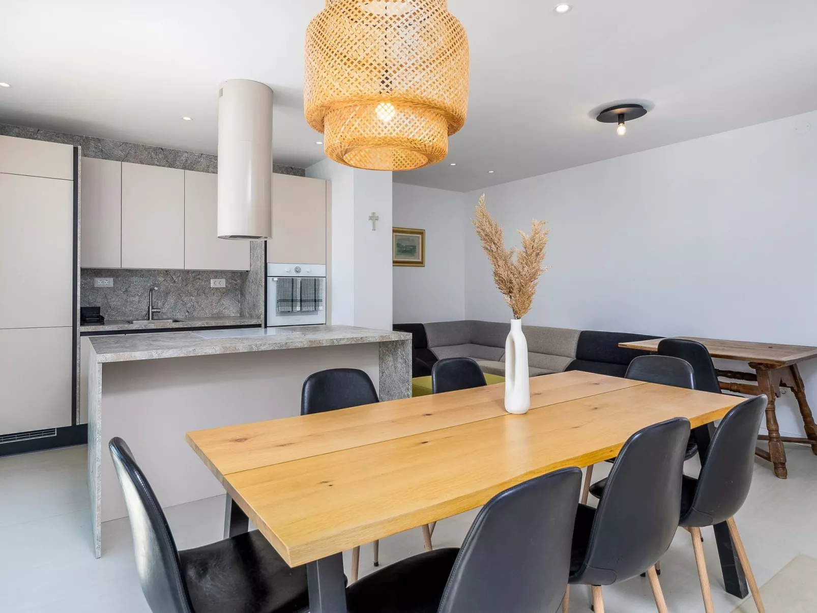 Penthouse Justina-Inside