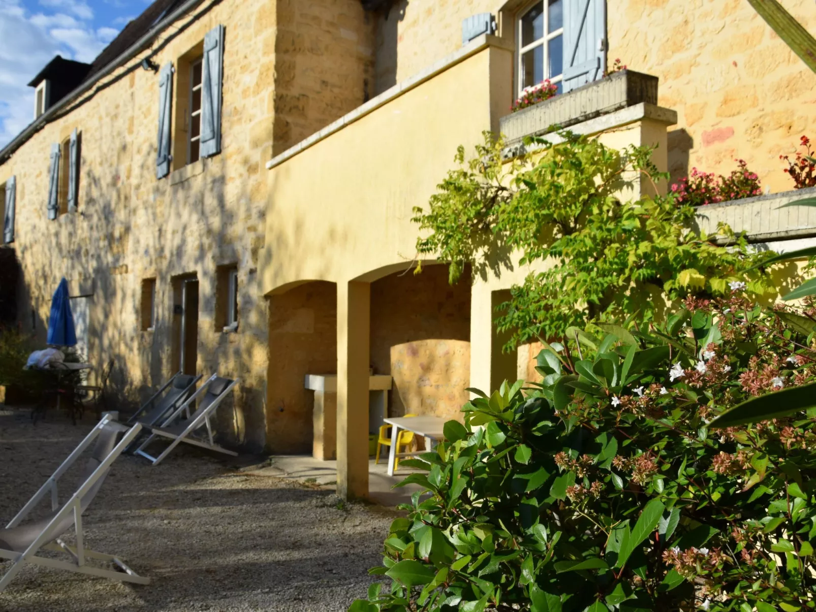 Les Milandes in Sainte-Mondane-Draußen