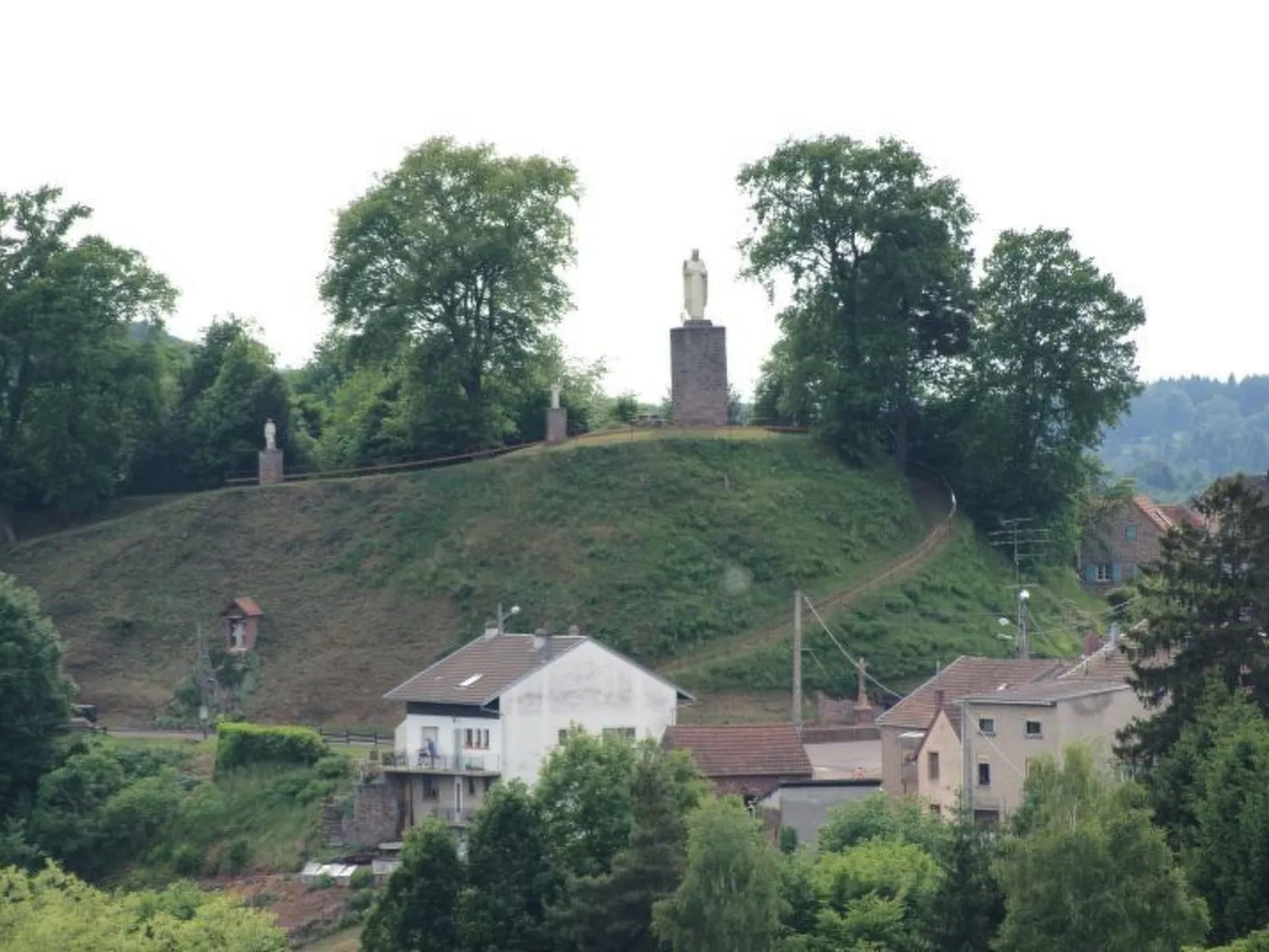 Das Gîte Fleuri mit einer herrlichen Aussicht-Draußen