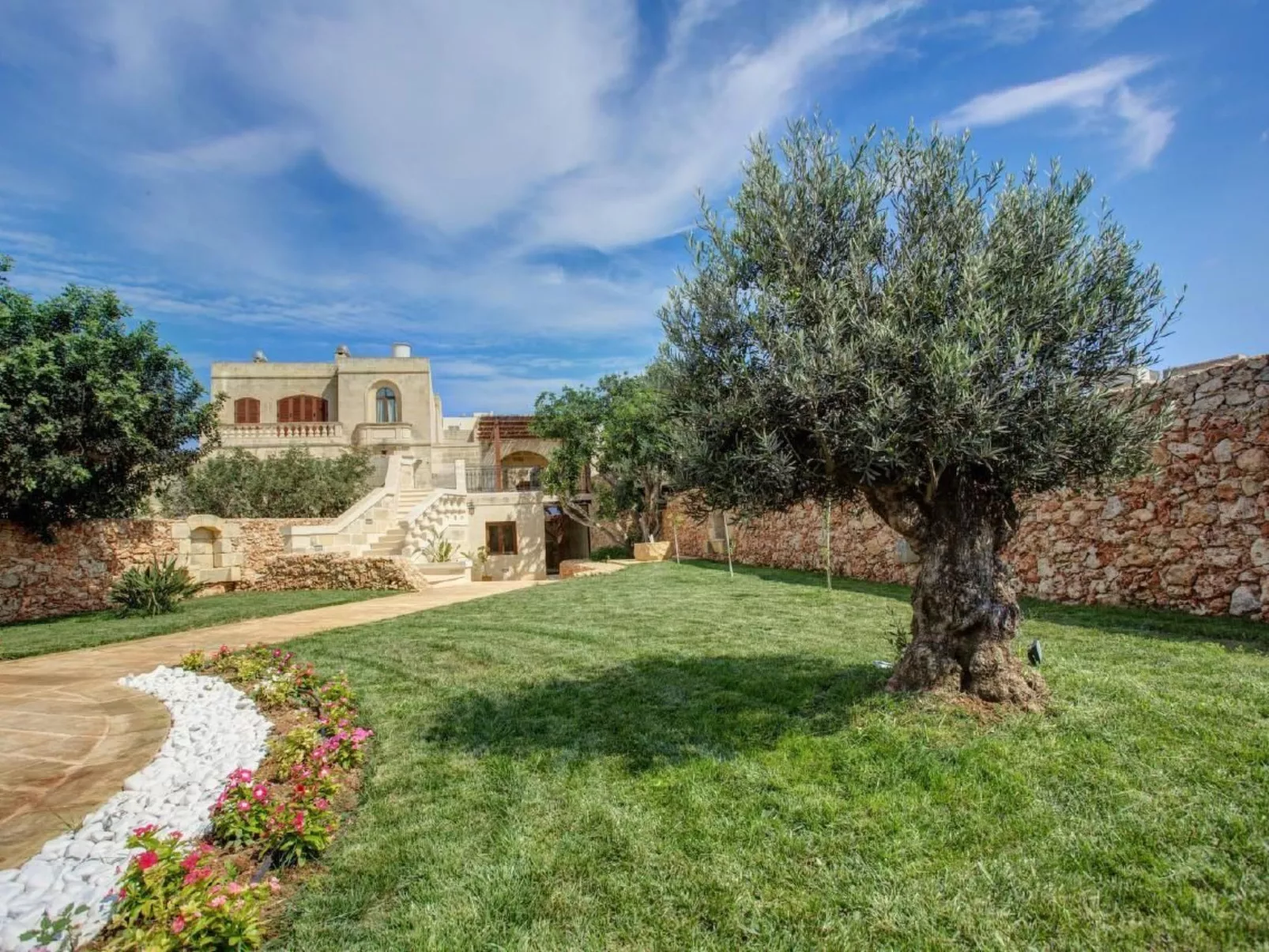 Villa "Ta Menzja" mit Garten, Grill und Terrasse-Outside