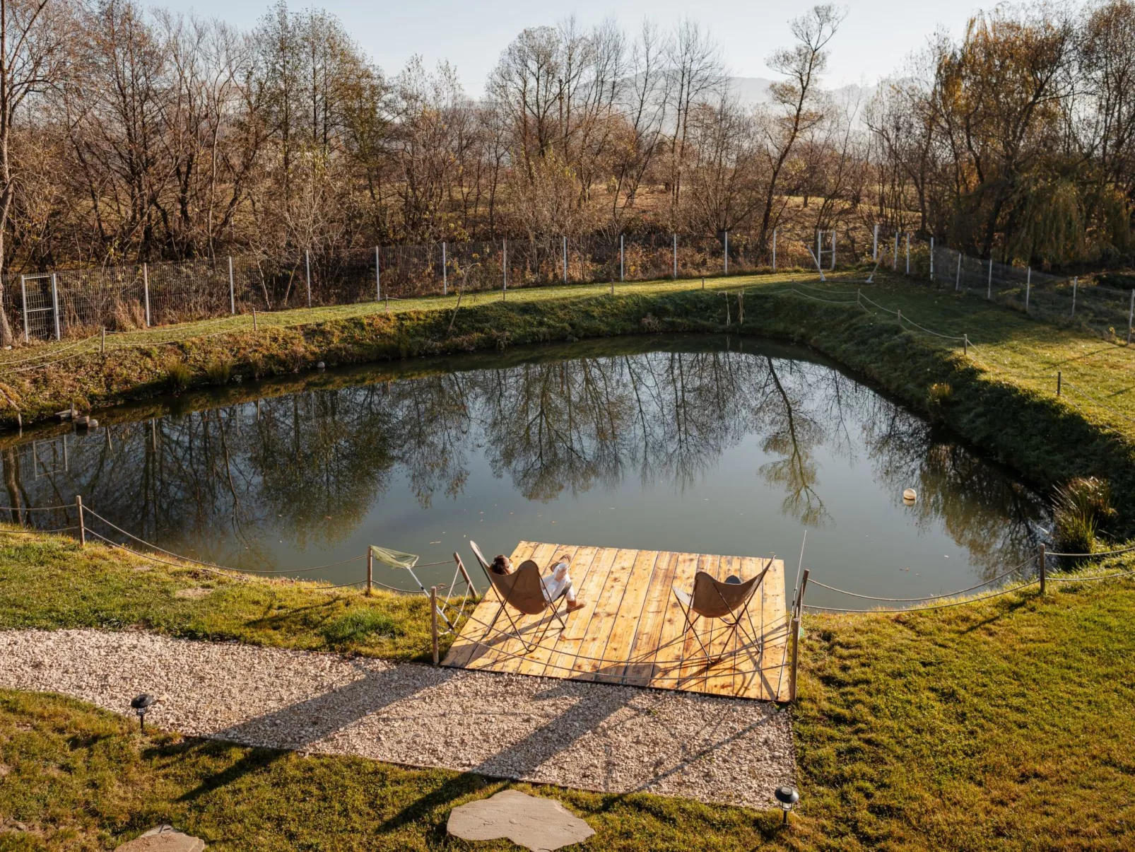 Kleines Haus mit Werkstatt-Outside