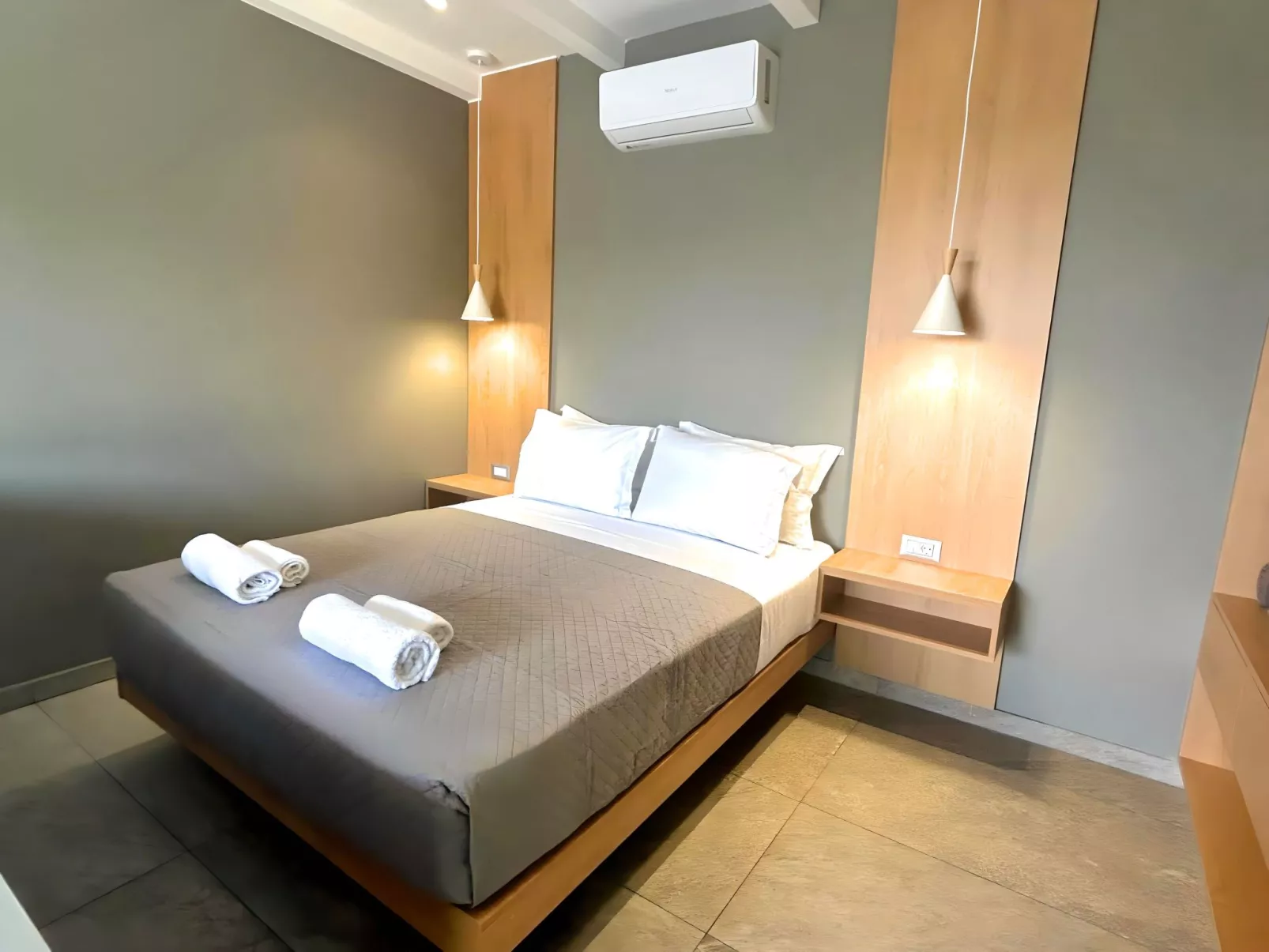 Canes Maxima Suite Privater Pool-Inside