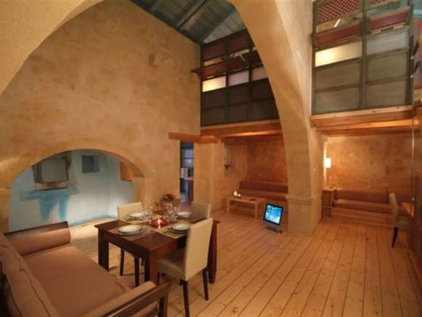 Mit privatem Pool in Roustika-Dedans