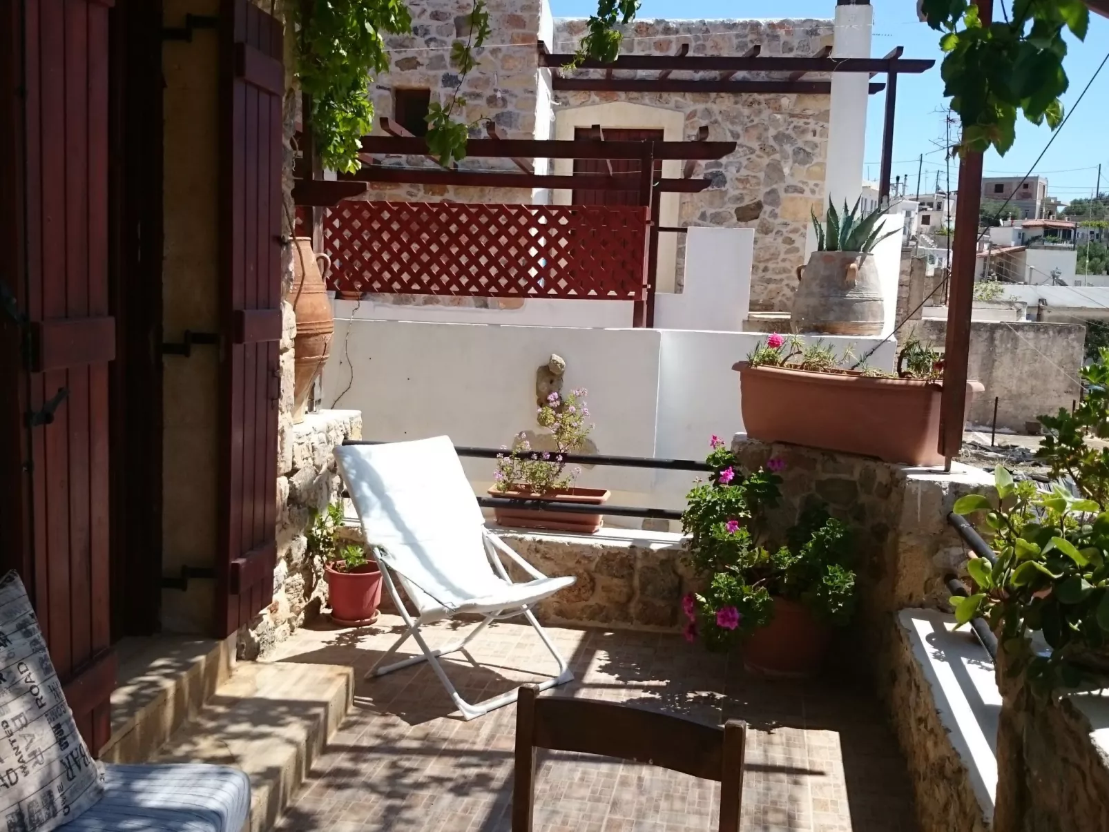 In Pefki mit Terrasse und Grill-Dehors