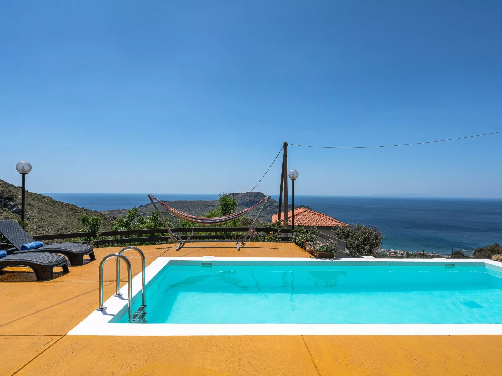 "Mirthios Panorama"-Outside