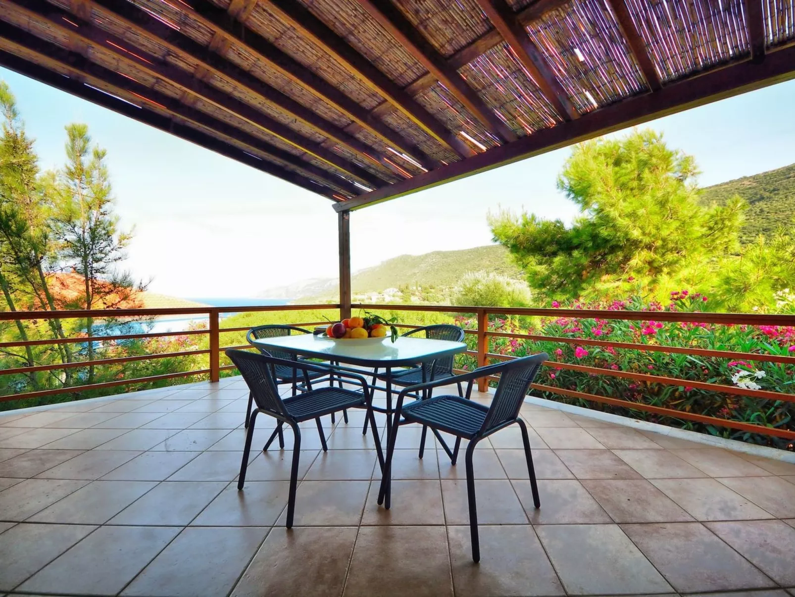 "Yellow Villa"-Outside