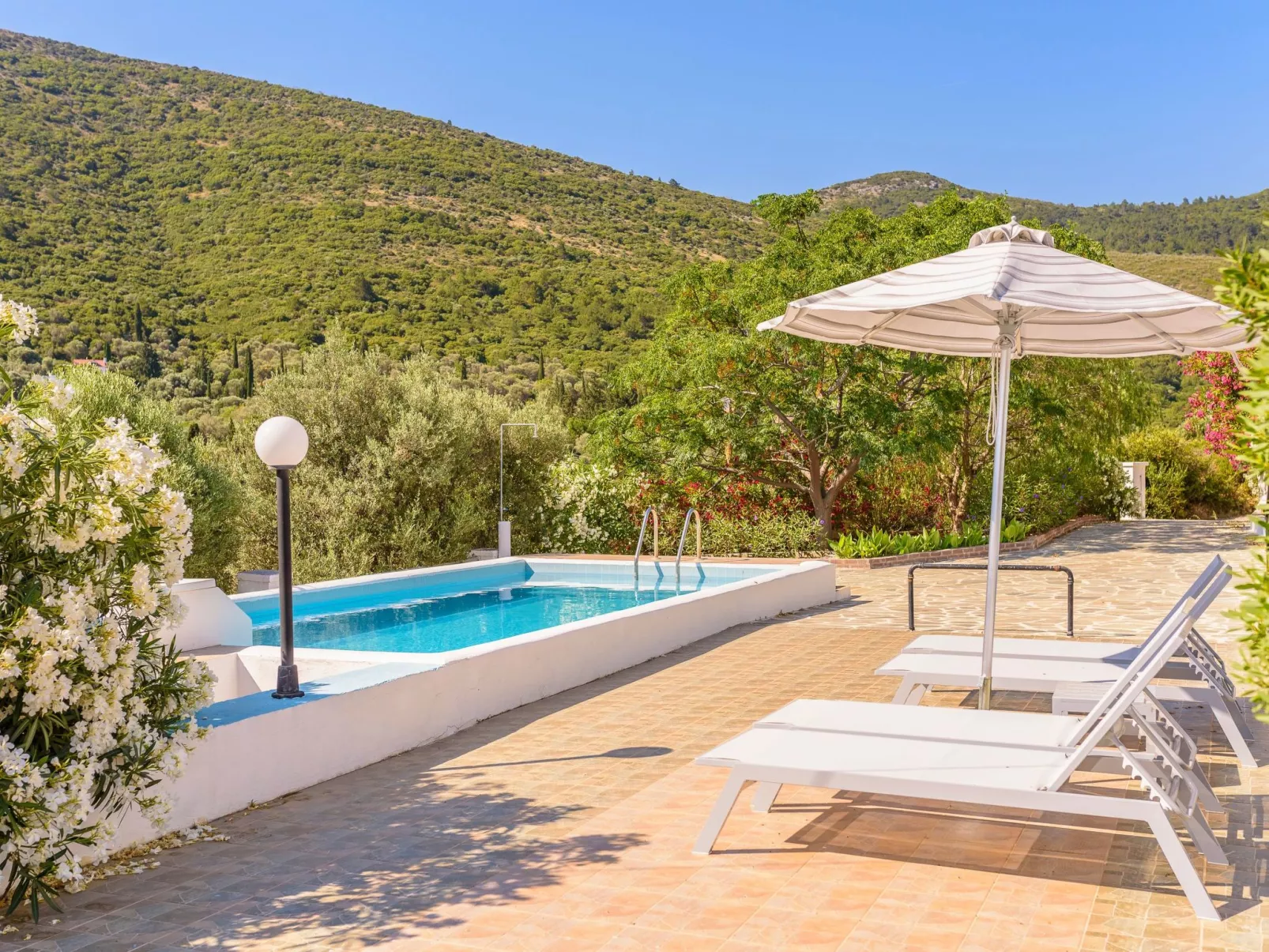 "Blue Villa"-Draußen