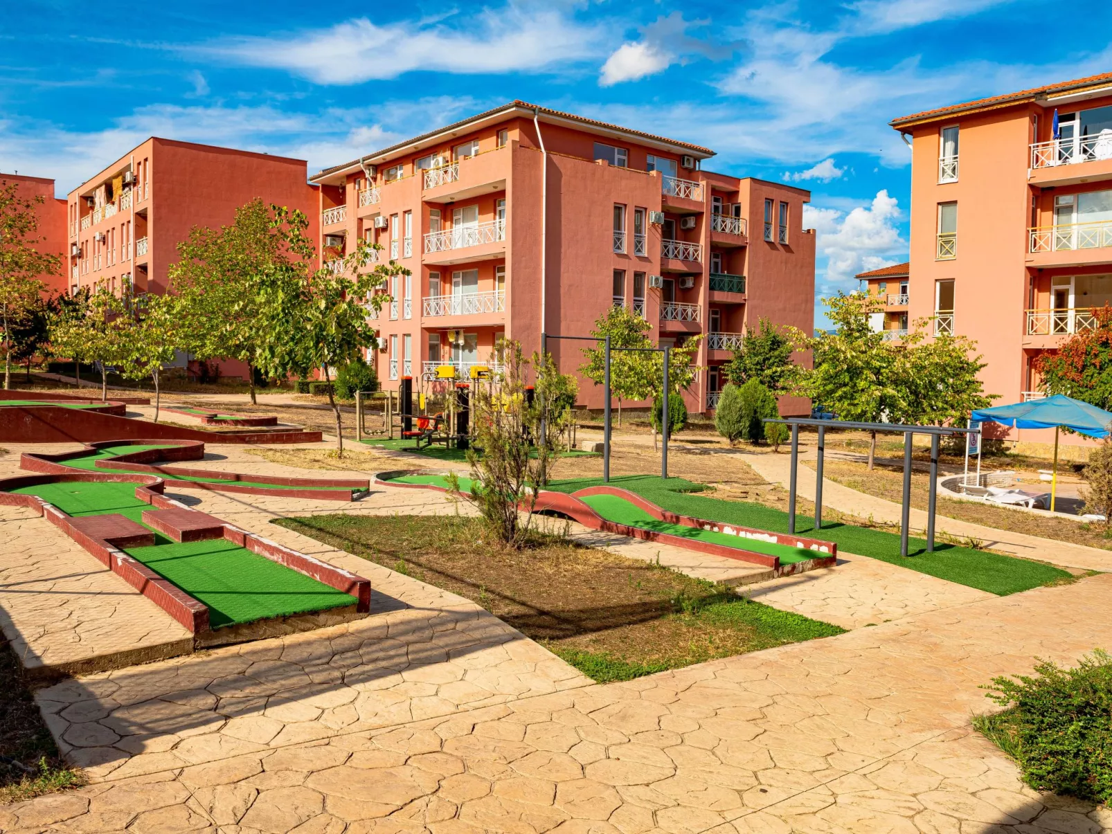 Menada - Sonnentag 6 - Modernes Studio - Draußen