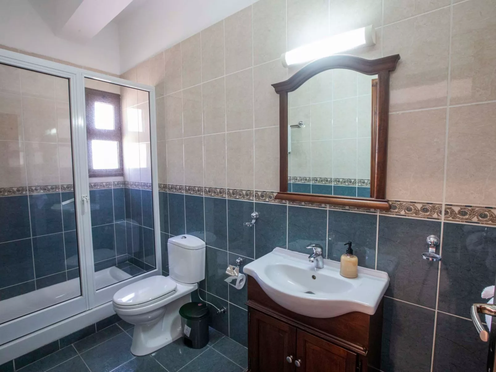 Villa mit Blick auf die Berge und Whirlpool-Dedans