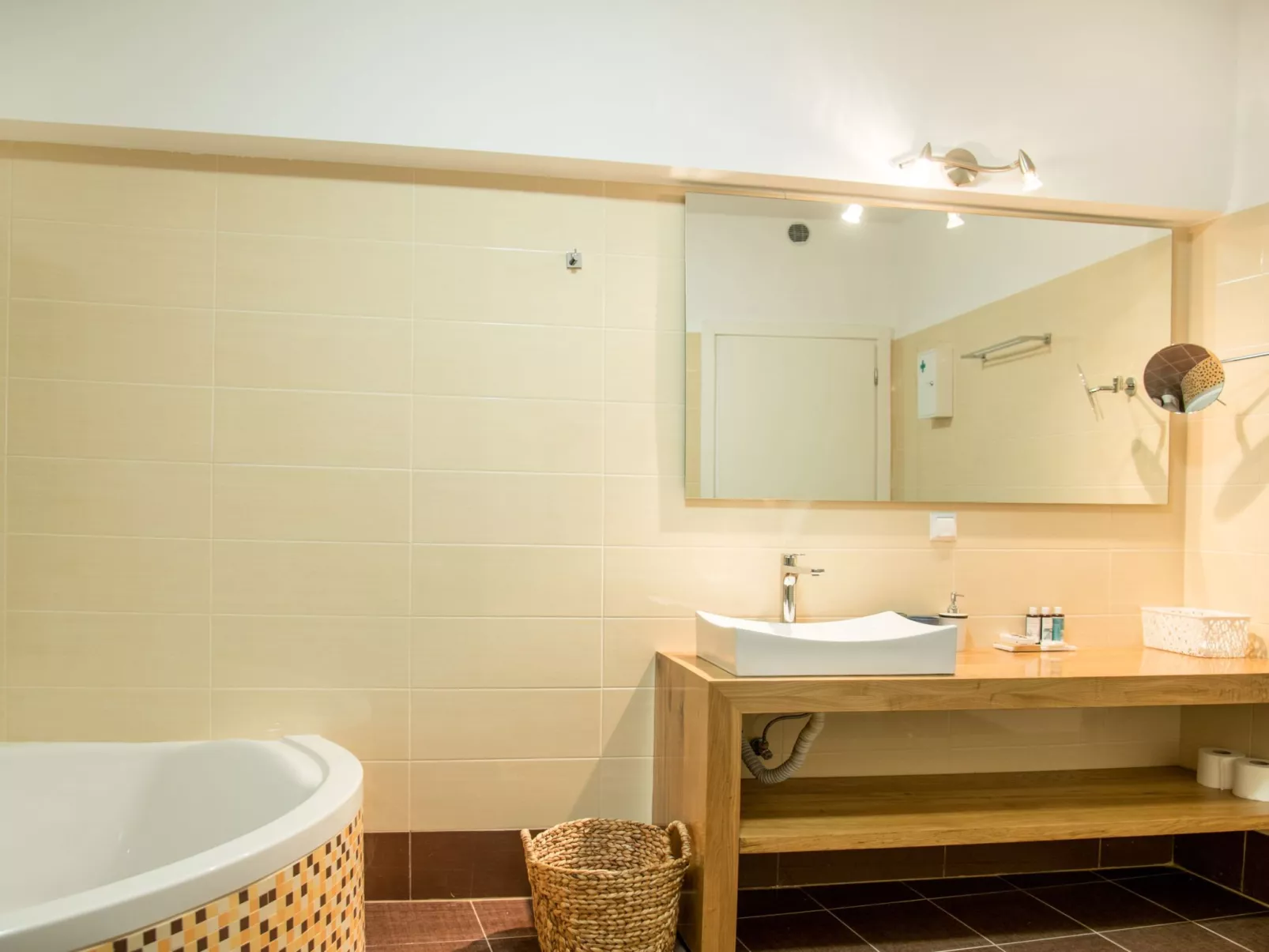 Neue Villa Moments am Meer mit Whirlpool, 50 m zum Strand-Dedans