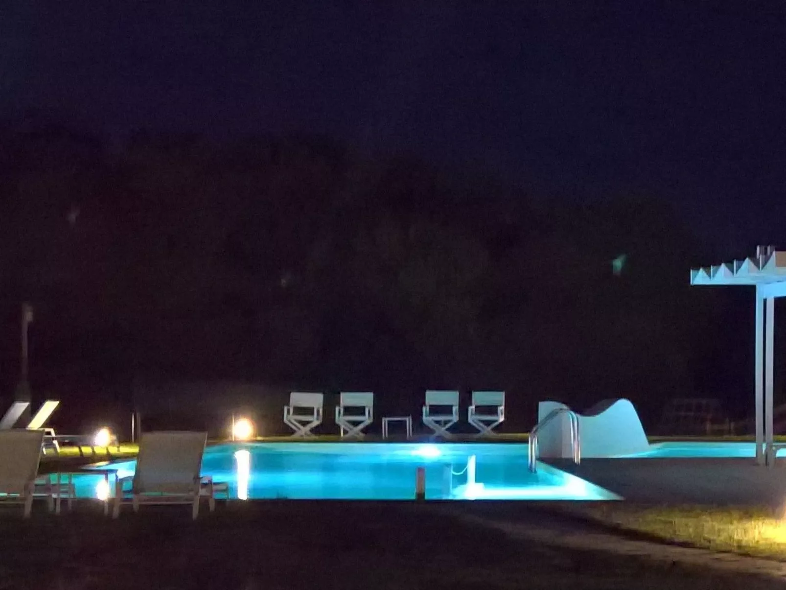 White Villas PPV-Outside