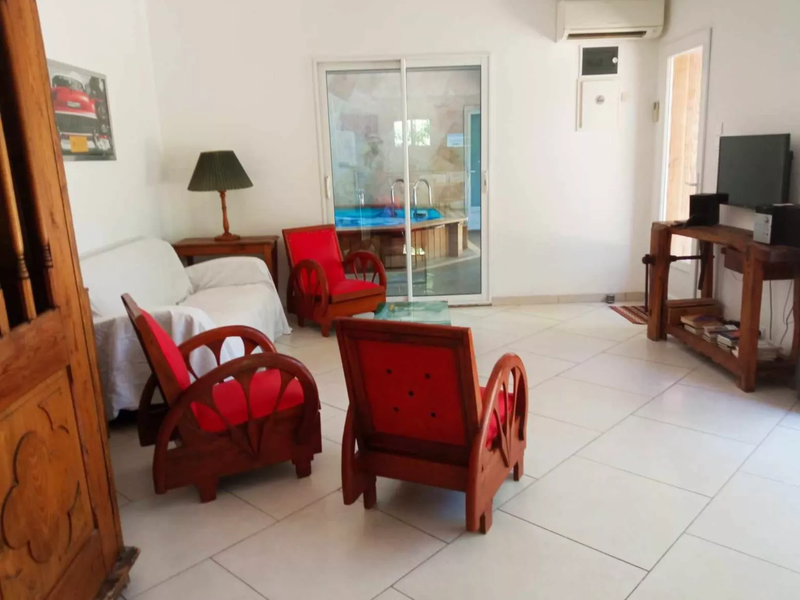 La petite maison sous les pinins-innenpool-Drinnen