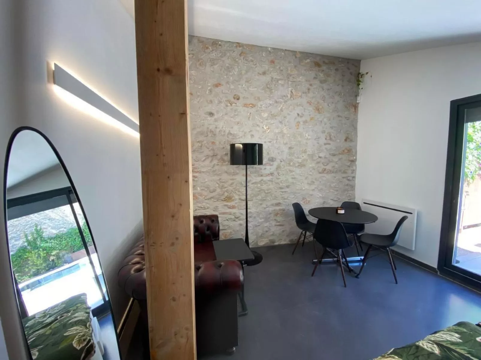 The Olive Retreat-Dedans