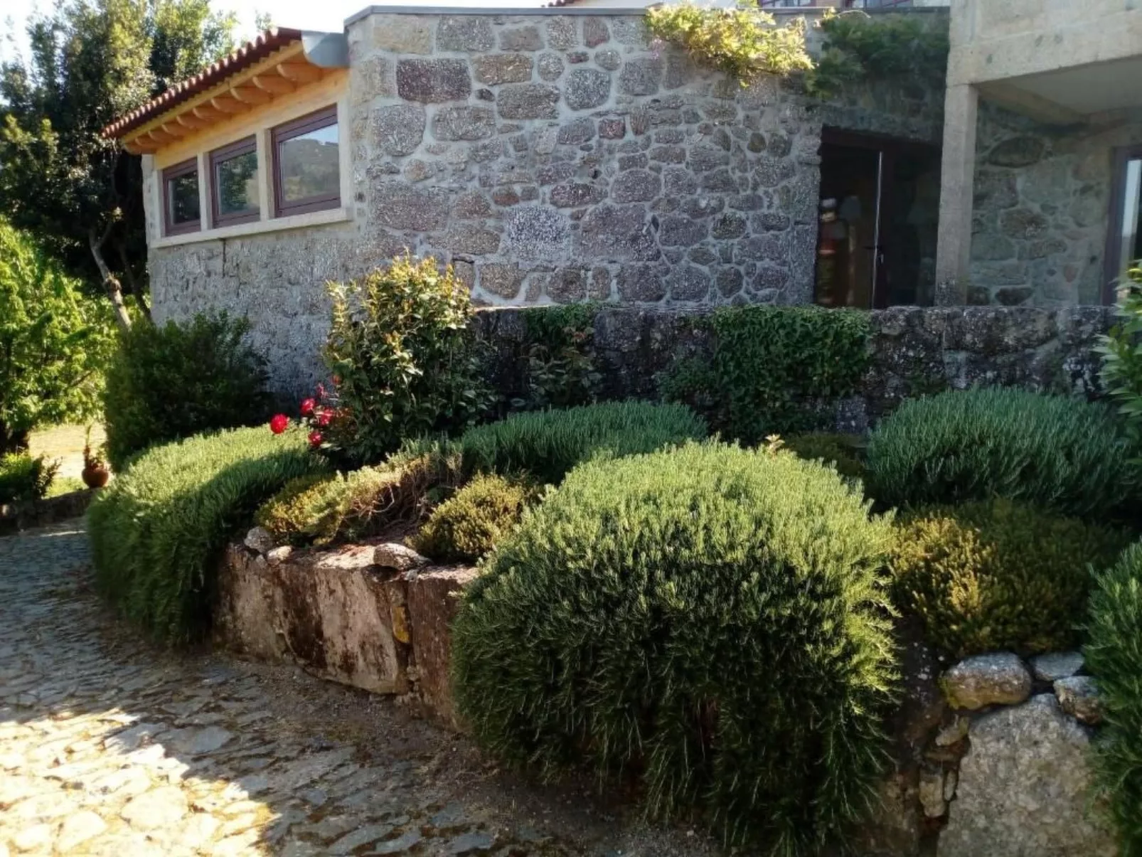 Fabelhafter Pool in einer atemberaubenden Landschaft-Draußen