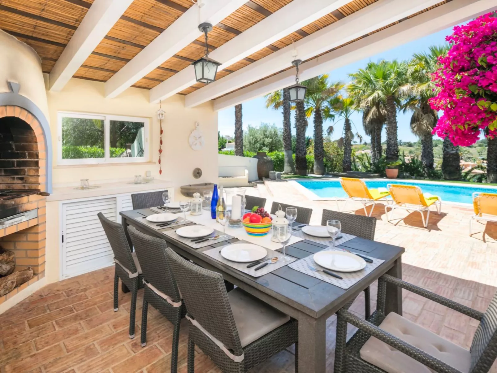 Luxuriöse Villa - Privater Pool und schöner Garten-Outside