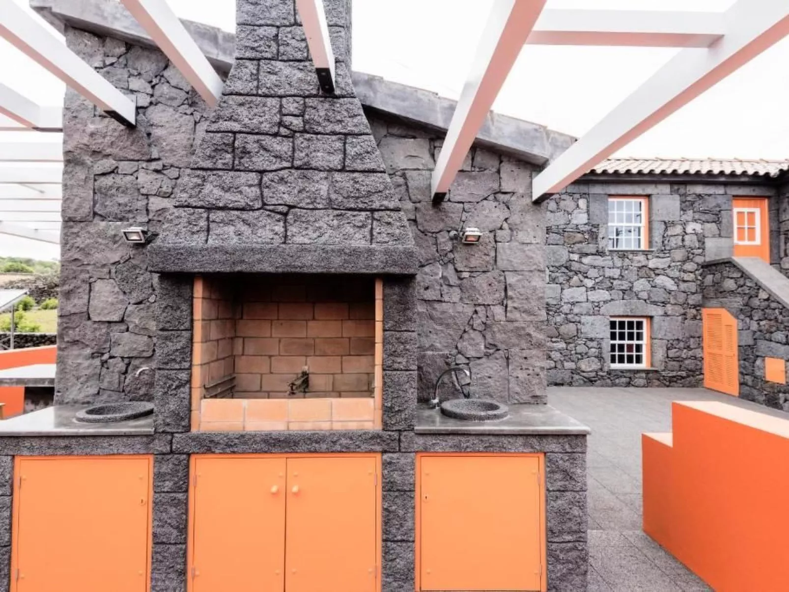 Abrahams Himmelshaus 2-Draußen