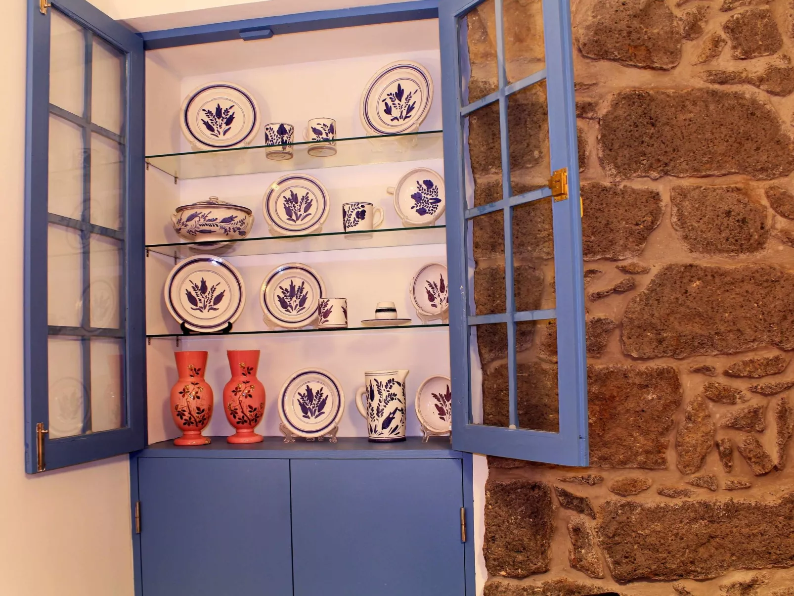 Casa da Talha, Rustikaler Charme auf den Azoren-Drinnen