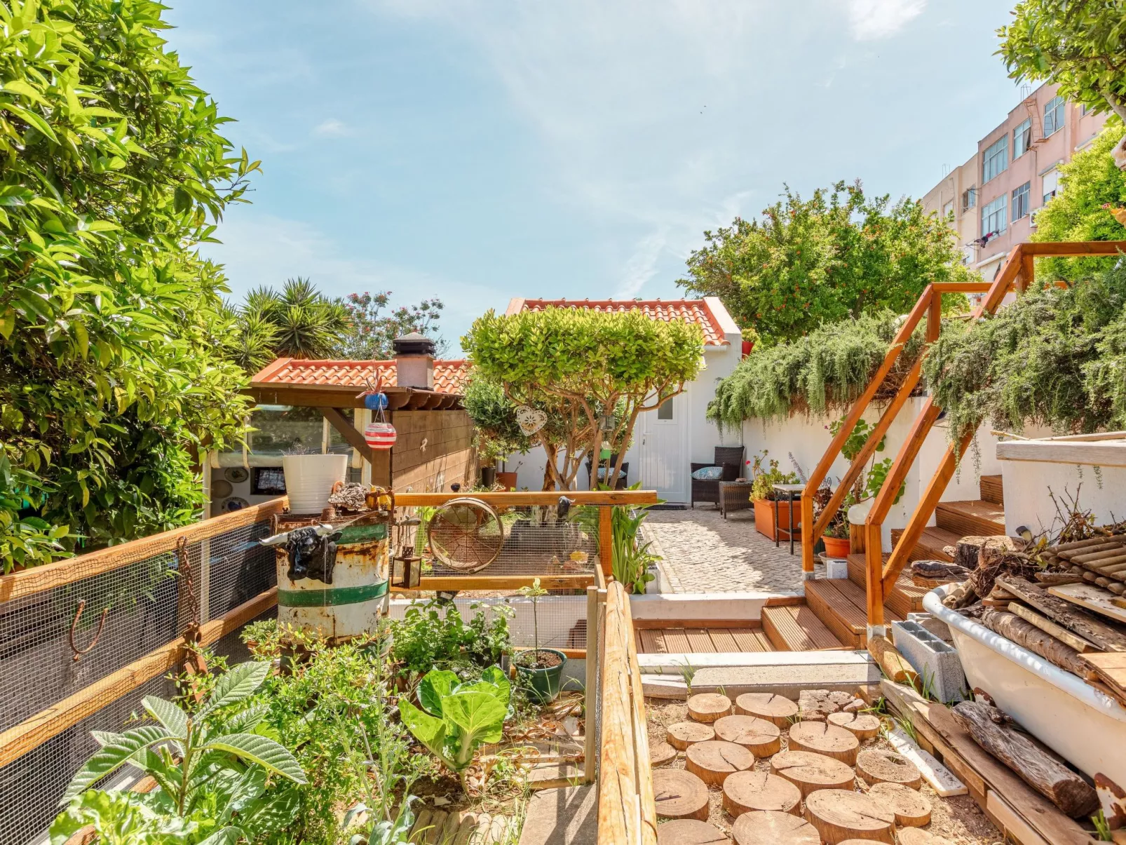 Nette Wohnung mit Kleinem gemeinsamem Pool - Outside