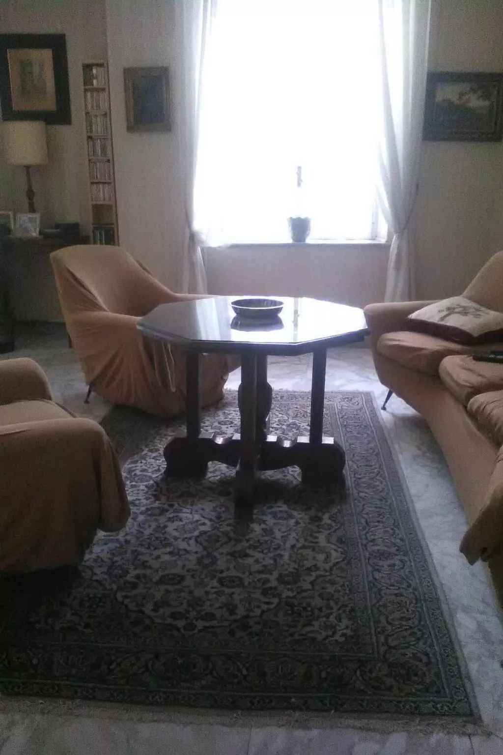 Nahe Rom mit Terrasse und einem Flügel-Inside