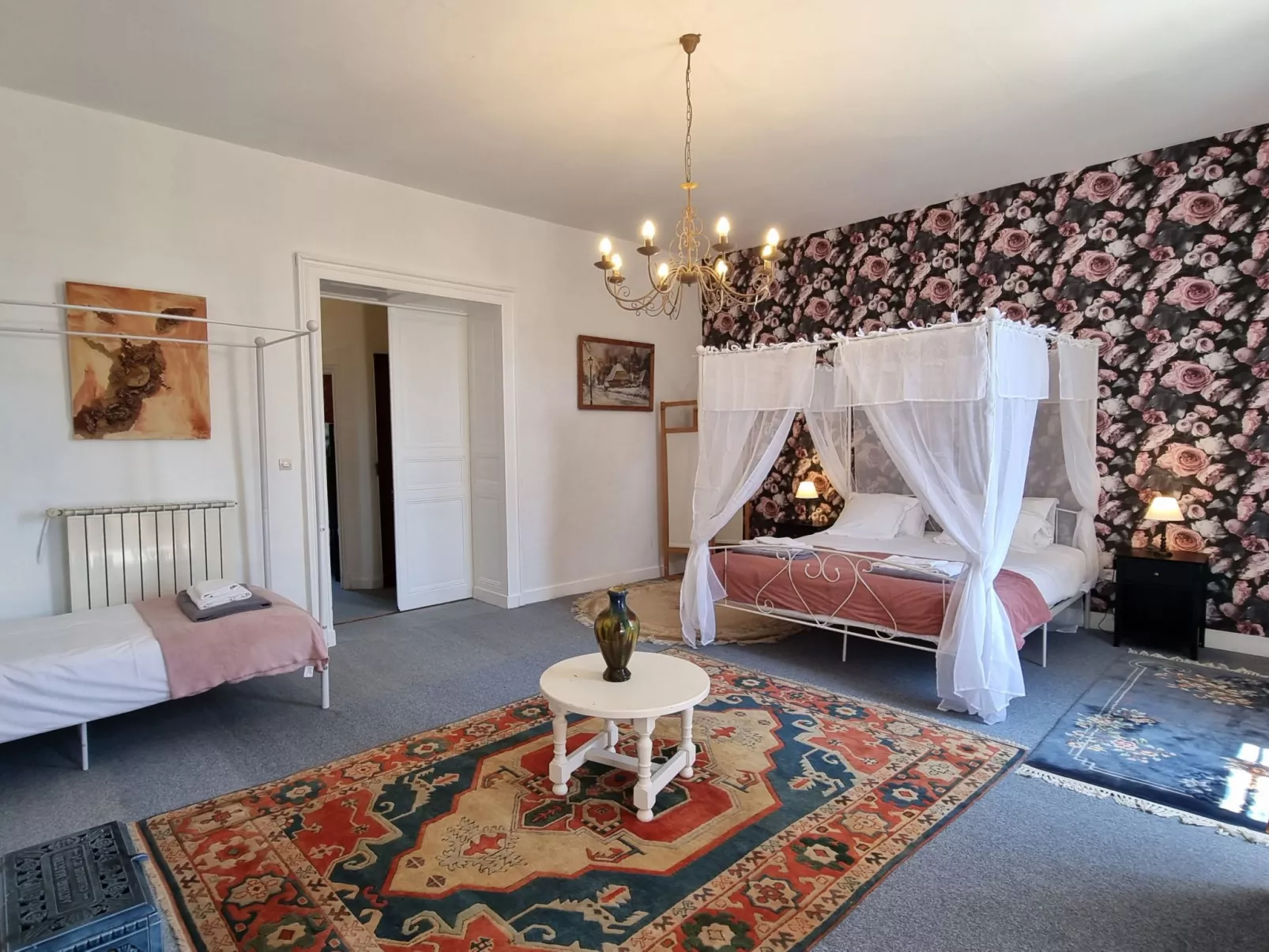 8-Zimmer-Schloss mit Pool und eigenem Park-Dedans