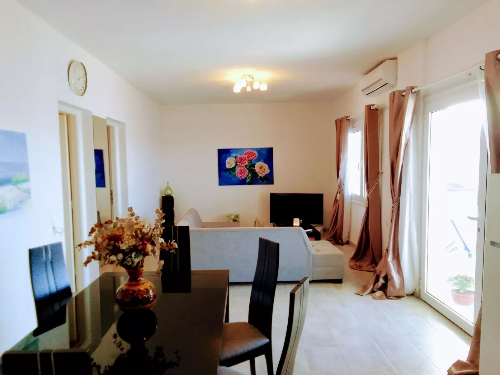 Charmantes Ferienhaus in Ia mit Privater Terrasse-Inside