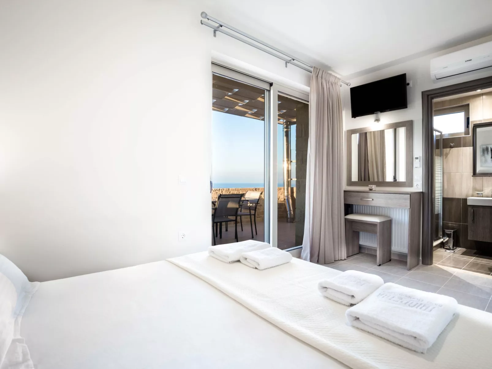 Elegante Villa an der Küste mit privatem Pool-Drinnen