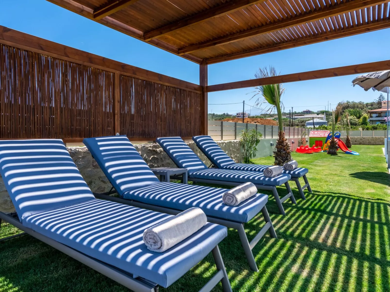Villa am Strand mit Pool, Kinderbereich und BBQ-Inside