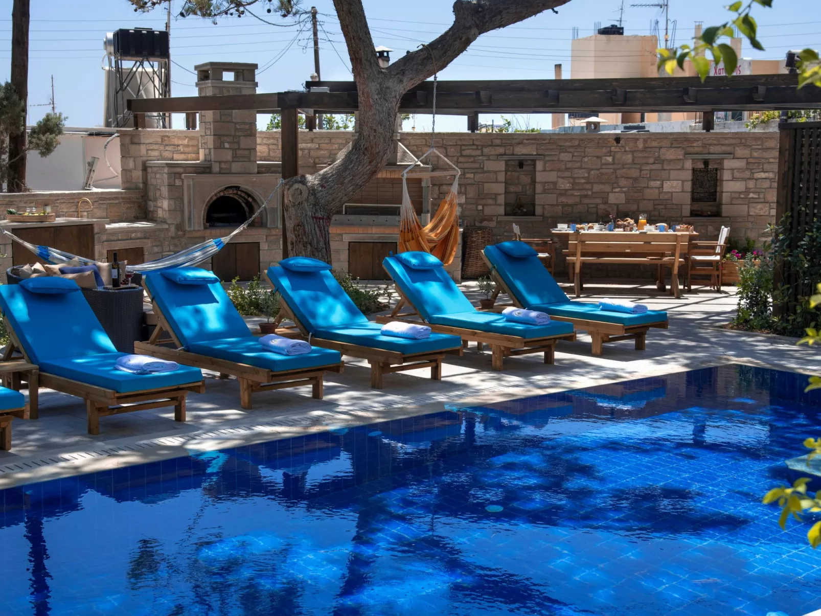 Luxuriöses Ferienhaus mit heizbarem Infinitypool-Draußen