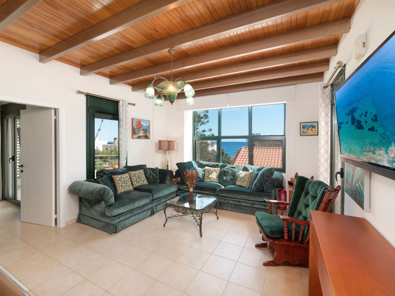 Luxuriöser Villenkomplex mit 14-16 Schlafzimmern in Strandnähe-Inside