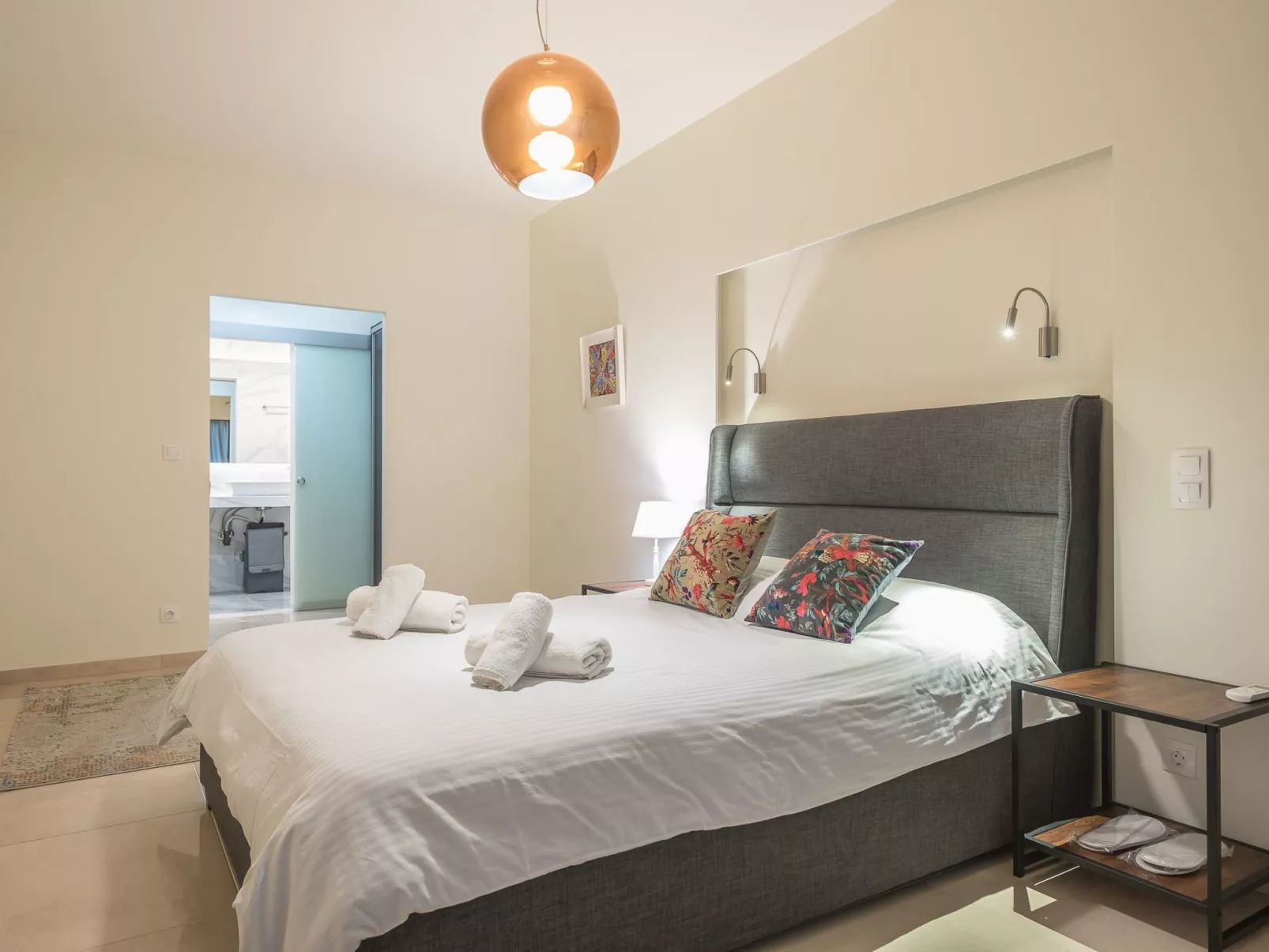 Stilvolle 2 Schlafzimmer, nur wenige Schritte von Fokionos Negri-Drinnen