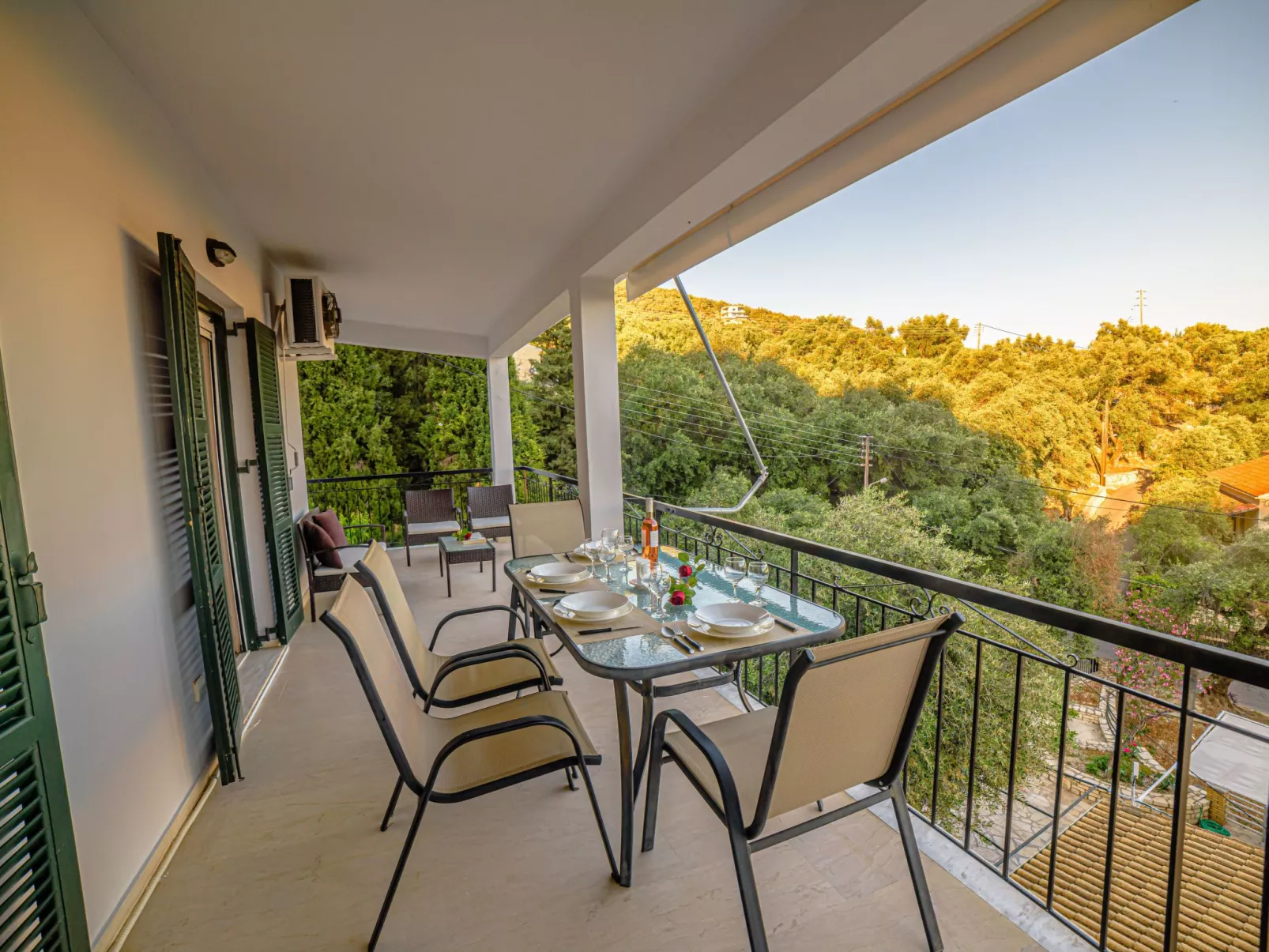 "Zeus" mit Infinity Pool-Draußen