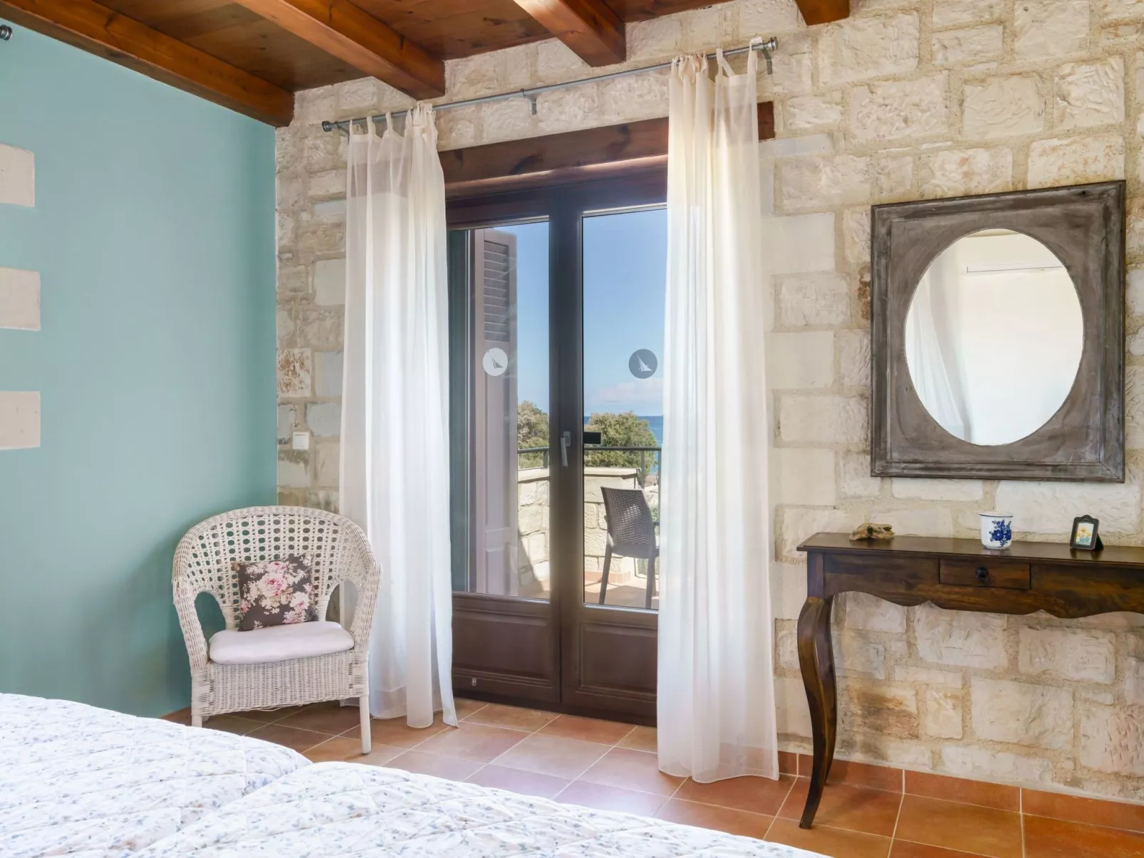 Villa aus Stein, privater Pool, BBQ 30m zum Strand-Drinnen