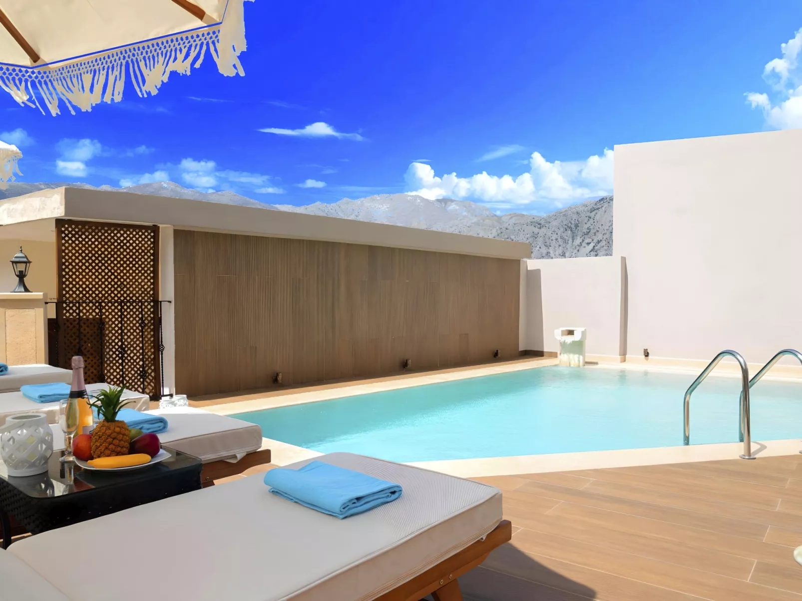 Petralis Luxus Villa Pool Whirlpool-Drinnen