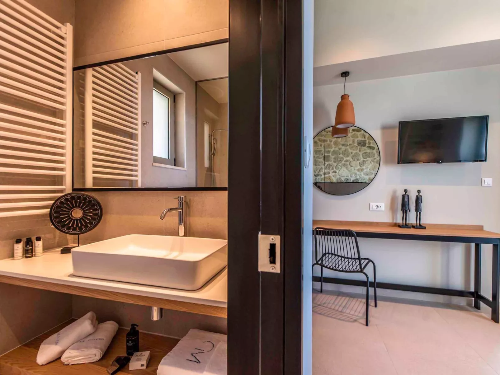 Villa Mare I ''Free'' Beheizter Pool, Unendlich blau-Drinnen