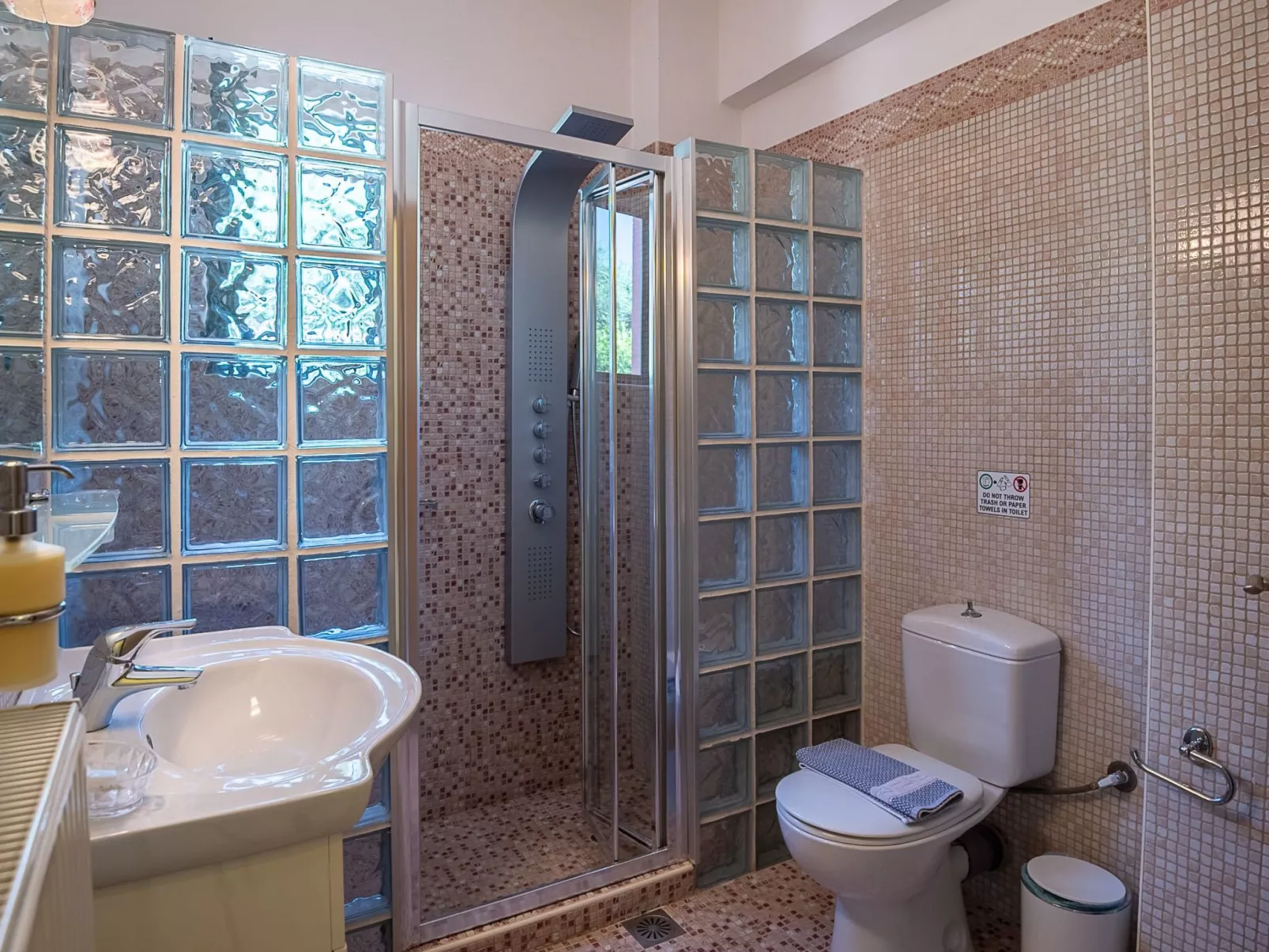 Neue Familienvillen mit 2 privaten Pools, Spielzimmer-Drinnen