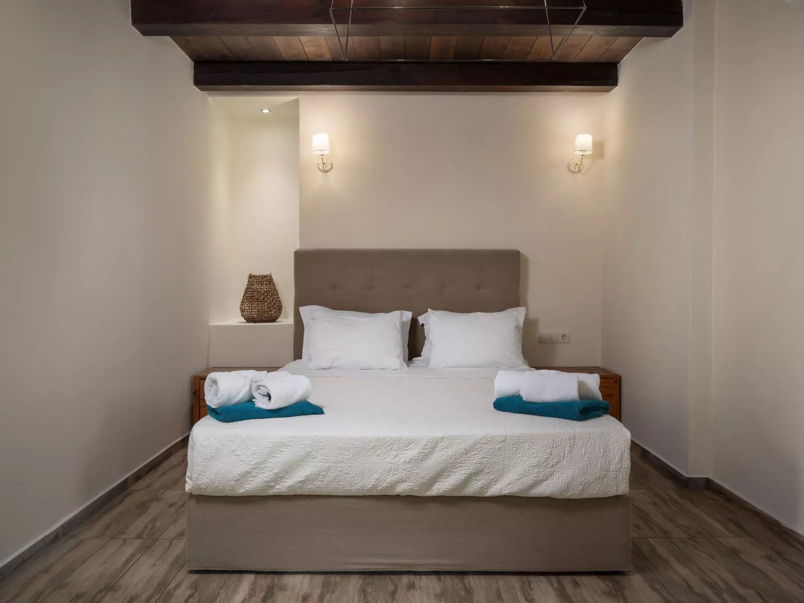 Kostenloses Frühstück, Pools, Kinderbereich, für 20 Gäste-Image-tags.info