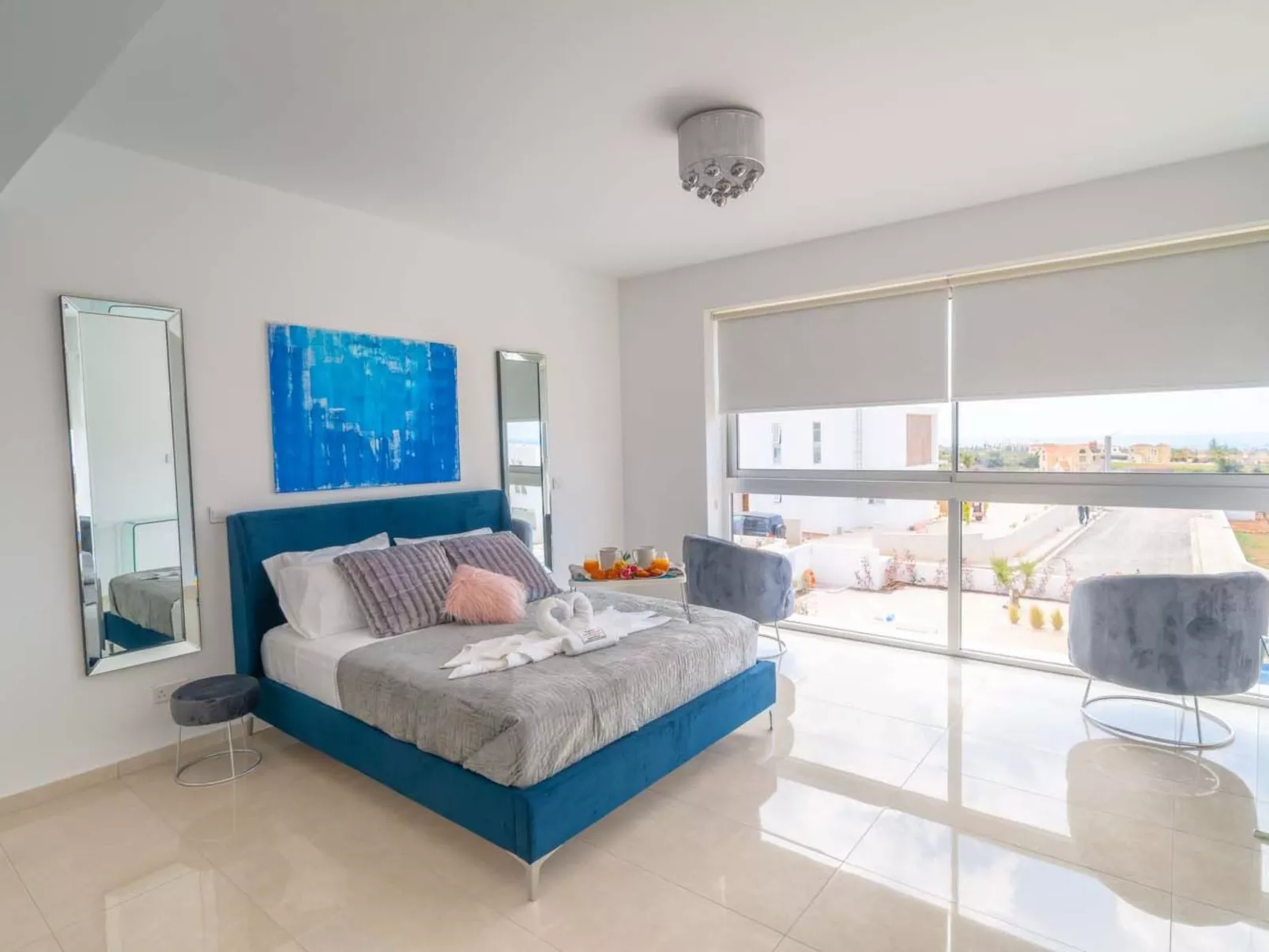 Luxuriöse Villa mit 4 Schlafzimmern, privatem Pool und Whirlpool-Inside