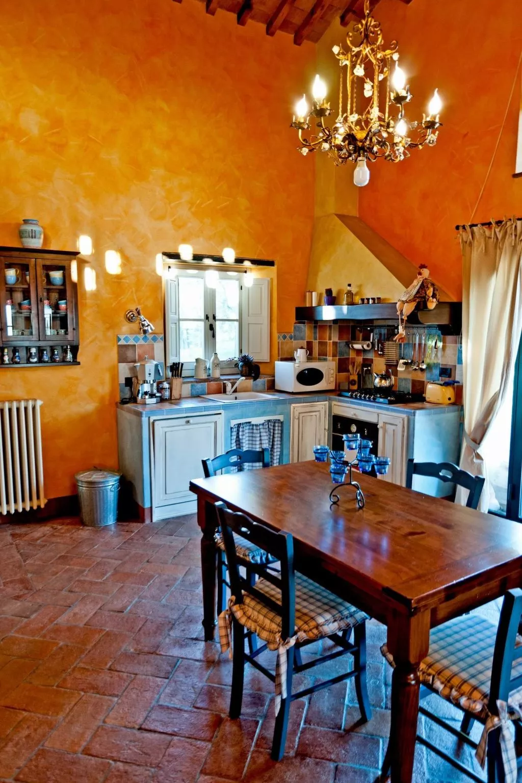 "Colle sotto 4" mit Infinity-Pool-Drinnen